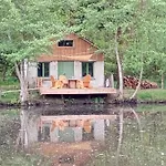 Cabane Au Bord De L'Eau Electricite 12V Peche A La Batterie Interdite Campsite Mauregny-en-Haye