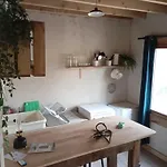 Campsite Cabane Au Bord De L'Eau Electricite 12V Peche A La Batterie Interdite Mauregny-en-Haye
