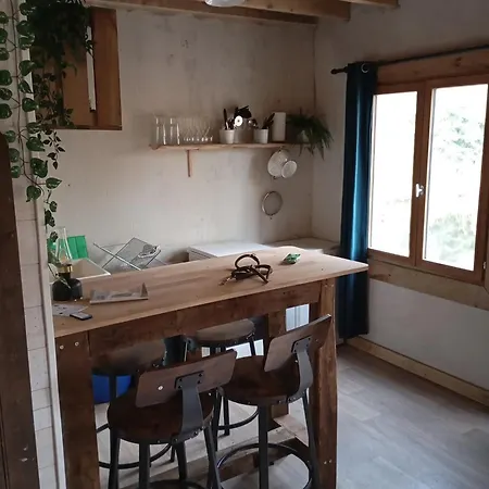 Campsite Cabane Au Bord De L'Eau Electricite 12V Peche A La Batterie Interdite Mauregny-en-Haye