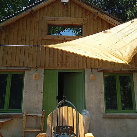 Campsite Cabane Au Bord De L'Eau Electricite 12V Peche A La Batterie Interdite